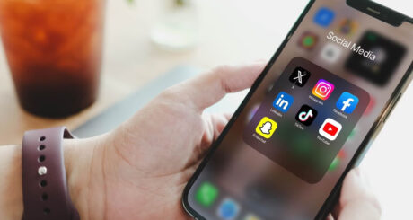 5 Ways to Use Social Media to Land Your Next Job (and 5 Things to Absolutely Avoid)
