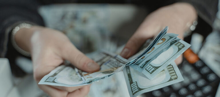 talking-to-a-recruiter-about-salary-insights-and-expectations-roth
